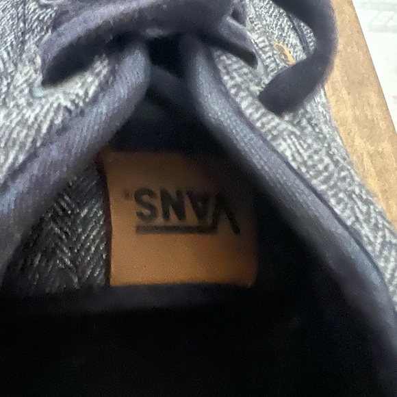 Men’s “Vans”Navy shoes - Picture 2 of 13